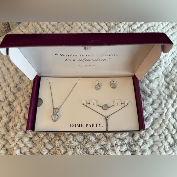 Bomb Party "GlamBox" Elegant Silver Necklace, bracelet and earrings - Picture 5 of 5